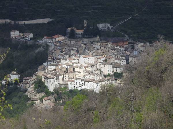 Anversa degli Abruzzi: Giornata della Poesia, delle foreste e dell'acqua