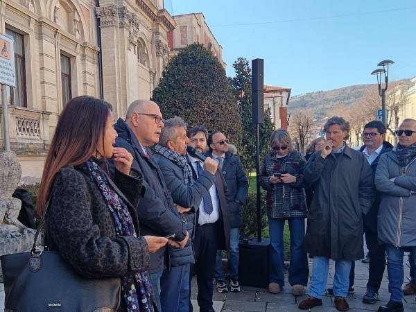 Un sit-in di protesta a difesa dei tribunali minori abruzzesi