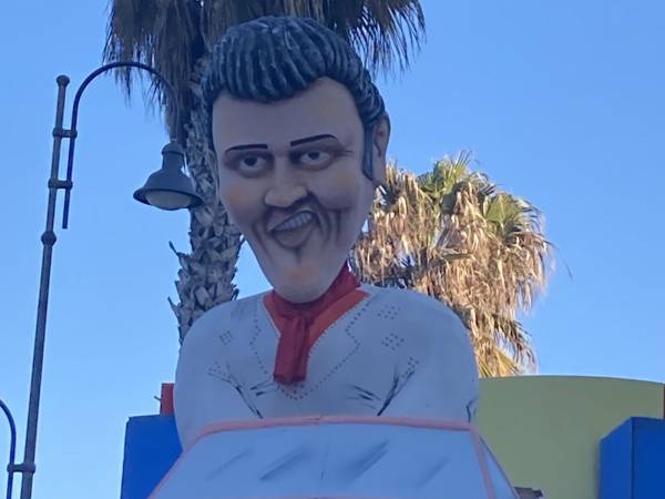 Il carnevale a Francavilla a Mare con la sfilata dei carri allegorici