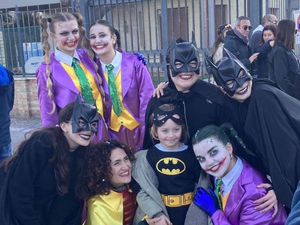 Il carnevale a Francavilla a Mare con la sfilata dei carri allegorici