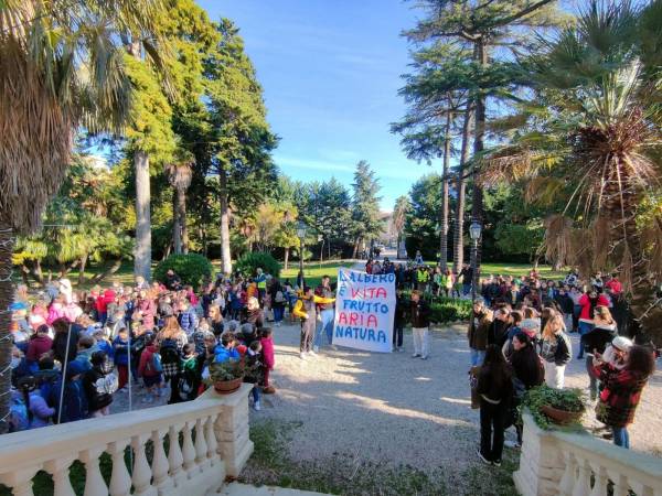 OGGI LA PRIMA MESSA A DIMORA DEGLI ALBERI DEL PROGETTO "IL NATALE DÀ I SUOI FRUTTI"