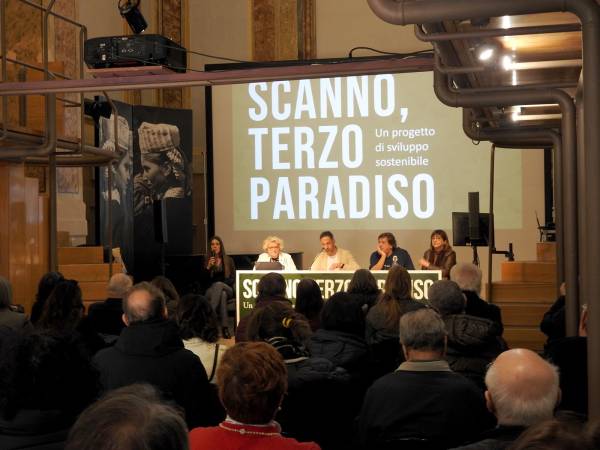 A SCANNO IL “TERZO PARADISO” DI PISTOLETTO