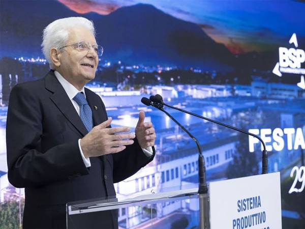 Mattarella: "Il lavoro espressione della creatività e della dignità umana"