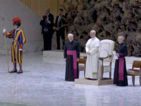 Il Papa ai giornalisti di tutto il mondo:  “Siate operatori di pace”