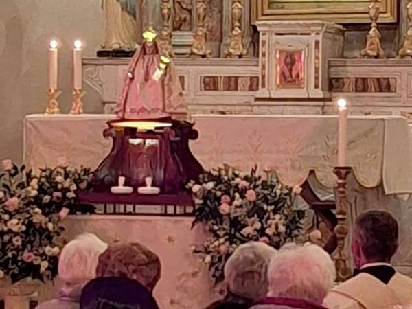 A Scanno la seconda “Peregrinatio Mariae” non si è svolta all’aperto, ma nella chiesa della Madonna del Carmelo per timore della pioggia