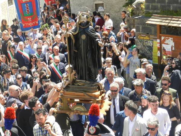 In quindicimila a Cocullo per la festa di San Domenico