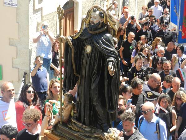 In quindicimila a Cocullo per la festa di San Domenico