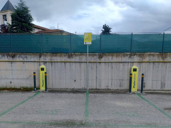 NELL’UFFICIO POSTALE DI GIOIA DEI MARSI ATTIVATE LE PRIME COLONNINE PER I VEICOLI ELETTRICI
