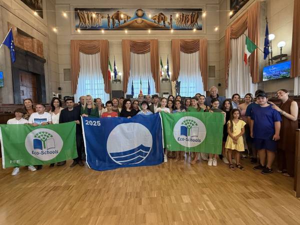 Consegnate a Pescara le Bandiere Blu 2024 ai 16 Comuni abruzzesi