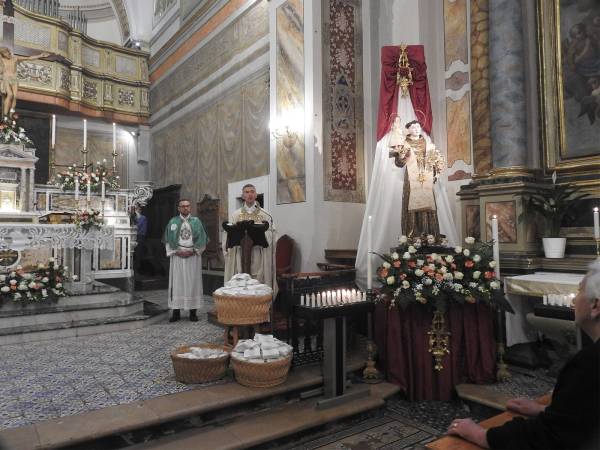 Ieri festa liturgica a Scanno di Sant’Antonio di Padova. Oggi tradizionale Corteo dei Muli per l’offerta della legna al Santo