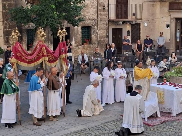 La processione del Corpus Domini a Scanno con l’infiorata
