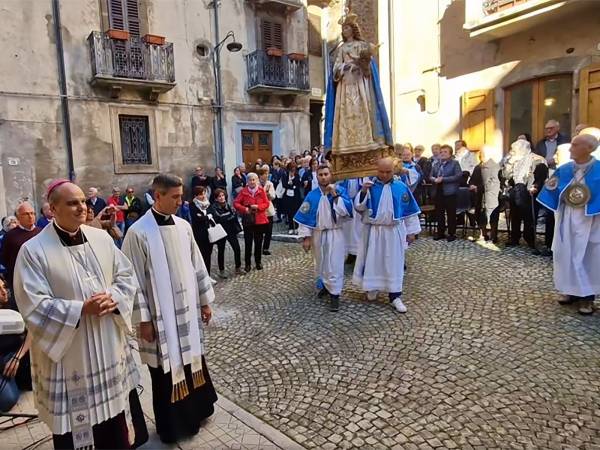 Presieduta da S.E. Mons. Michele Fusco la celebrazione eucaristica per la riapertura al culto della Chiesa della Madonna delle Grazie in Scanno