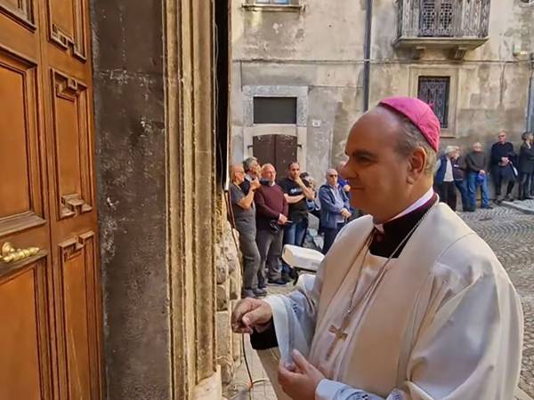 Presieduta da S.E. Mons. Michele Fusco la celebrazione eucaristica per la riapertura al culto della Chiesa della Madonna delle Grazie in Scanno
