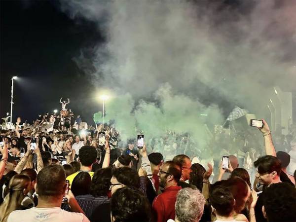 Il Pescara batte la Ternana ai rigori e torna in serie B, città in festa