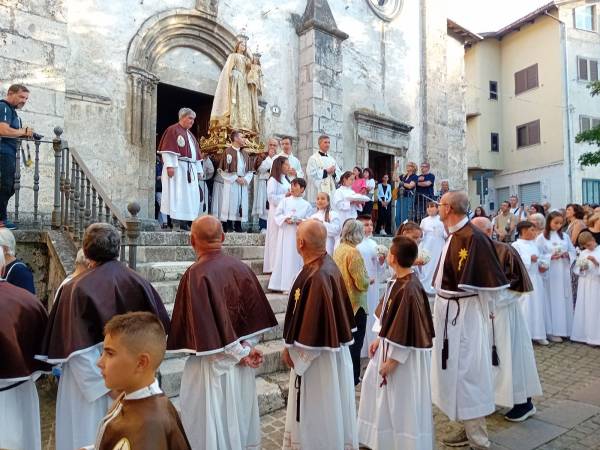 Fede, tradizione e partecipazione nella festa della Madonna del Carmine a Scanno