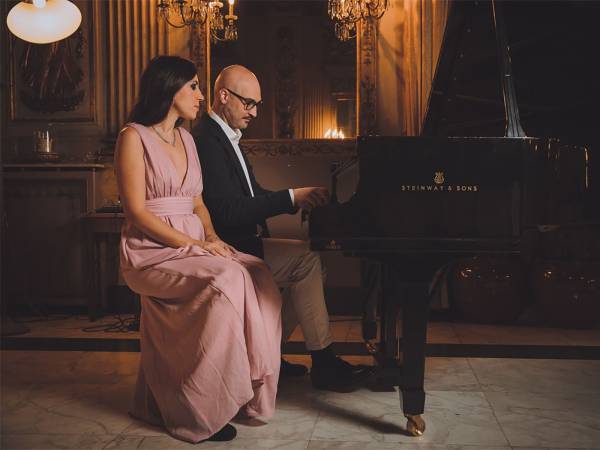 Le melodie e le atmosfere della musica latinoamericana del Sator Duo di chitarra e violino 