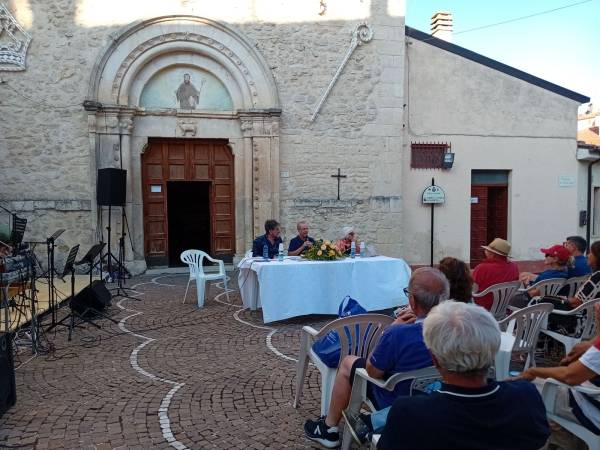 Successo per la Quinta Edizione della “Notte Bianca del Libro a Villalago”
