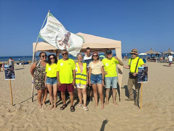 Un grande successo: centinaia di persone per il ritorno in mare di Spring