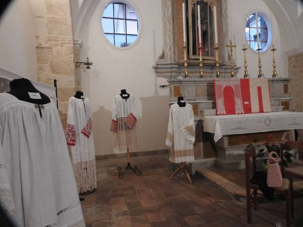 Inaugurazione a Scanno della mostra sul merletto a tombolo nell’arte sacra