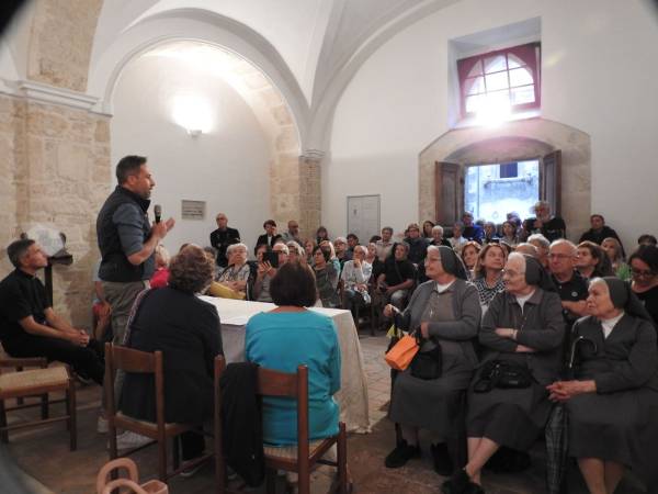 Inaugurazione a Scanno della mostra sul merletto a tombolo nell’arte sacra