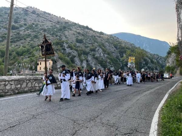 IERI A VILLALAGO FESTA DELLA MADONNA DI LORETO E ACCOGLIENZA DEI PELLEGRINI DI FORNELLI OGGI FESTA DI SAN DOMENICO ABATE