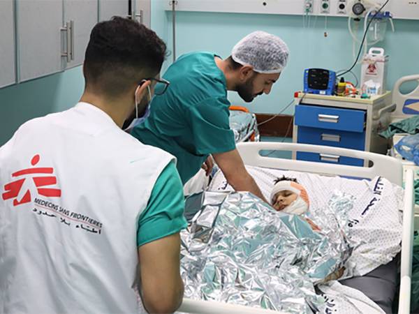 A GAZA UN MILIONE DI BAMBINI PORTANO IL PESO DELLA SOPRAVVIVENZA