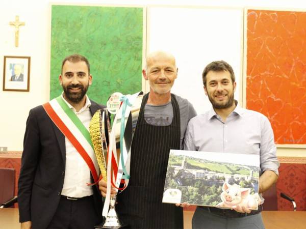 LA 54ª SAGRA DELLA PORCHETTA ITALICA INCORONA CAMPLI REGINA DELLE SAGRE D’ABRUZZO
