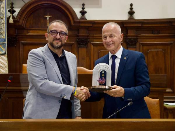 Consegnato ieri il “Premio del Perdono 2025” al sindaco di Assisi