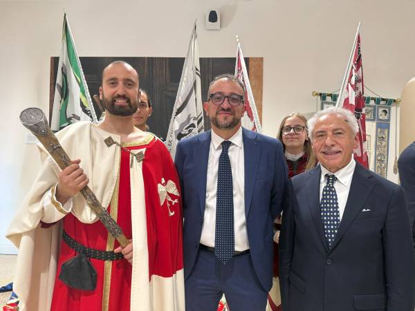 Al corteo della Perdonanza il Giovin Signore è un musicista