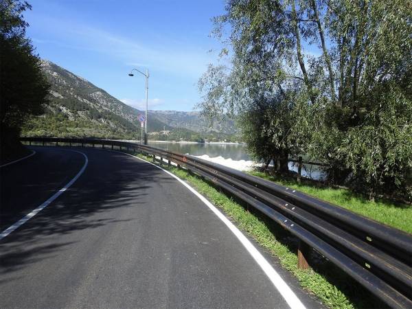 Un manifestino di Giacomo Pizzacalla contro la “Cortina d’acciaio” 
