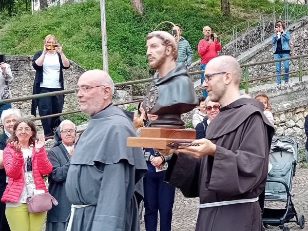 IL BUSTO RELIQUIARO DI SAN FRANCESCO È TORNATO DA SCANNO AD ASSISI