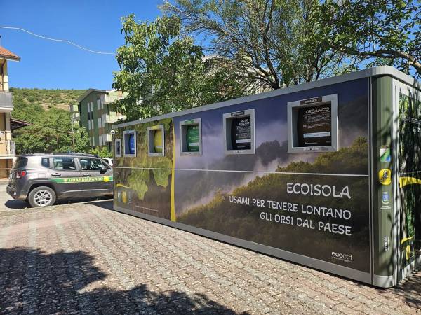 A Lecce dei Marsi il Pnalm ha installato una “Ecoisola" per tenere lontano dal paese gli orsi