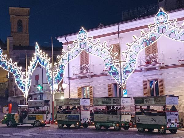   “APERITRENO”: l’aperitivo nel “Trenino del Lago del Cuore”