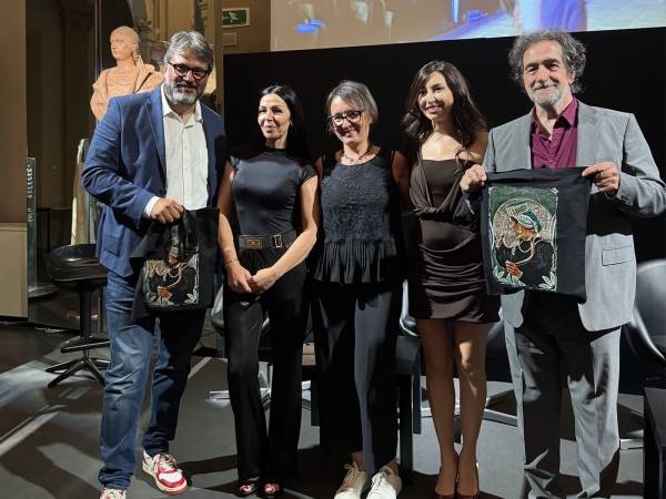 "Dal costume di Scanno alla passerella: Liliana Spacone celebra l’identità"