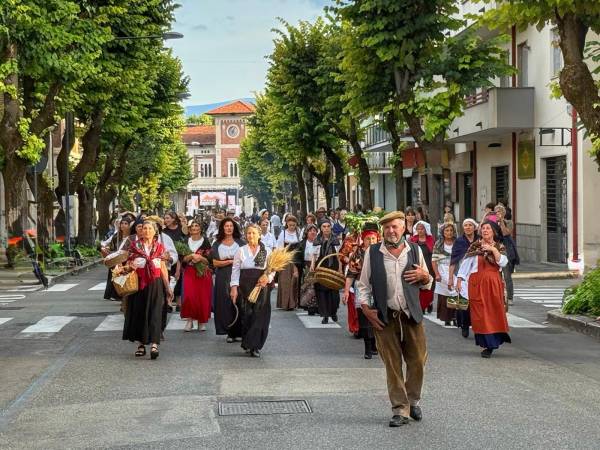 Marsicaland chiama tutti a raccolta e riempie le piazze e le strade di Avezzano