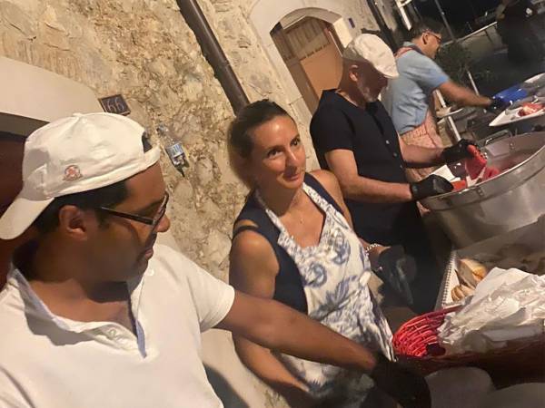 "Una notte di fine estate" a Pacentro: grande successo per la cena solidale 
