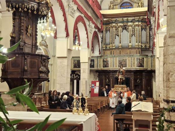 Ieri a Scanno vigilia della  festa di S. Eustachio: la statua del Santo è stata portata dalla sua chiesa a quella parrocchiale