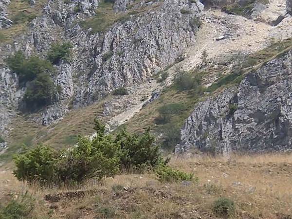UN MONUMENTO IN PIETRA SUL MONTE GENZANA PER RICORDARE LUCA PERSIANI