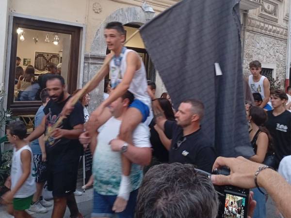 Andrea Paletta, con origini paterne di Scanno, ha vinto la corsa degli zingari