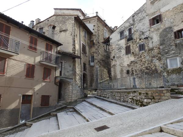 Lo spopolamento dei nostri paesi montani non è l’esito finale di un processo ma è il processo stesso