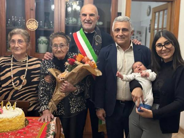 Gli auguri del sindaco a Ada Di Blasio che ha spento 104 candeline