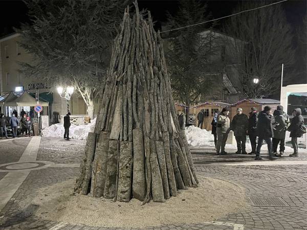 Le “Fanoglie” a Villalago per la festa in onore di San Domenico Abate