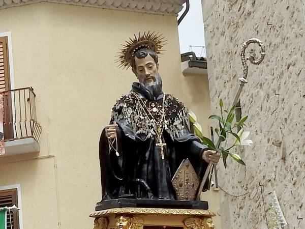 Festa a Villalago di San Domenico Abate e accensione delle “Fanoglie”