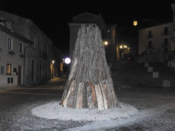 Festa a Villalago di San Domenico Abate e accensione delle “Fanoglie”