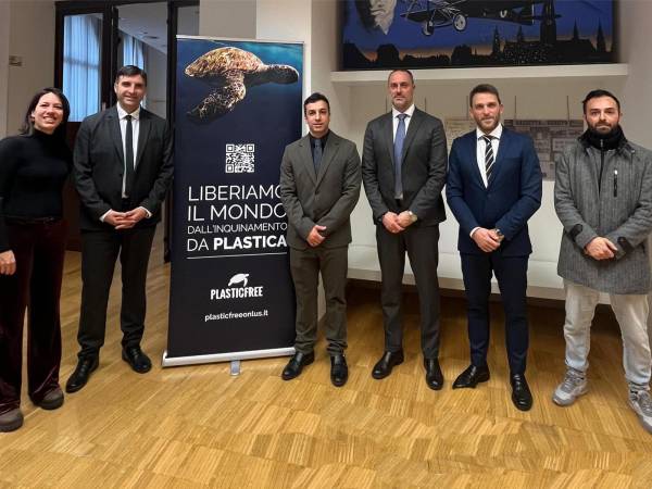 Con il sostegno di Intesa Sanpaolo, Plastic Free rimuove 165 tonnellate di plastica e rifiuti