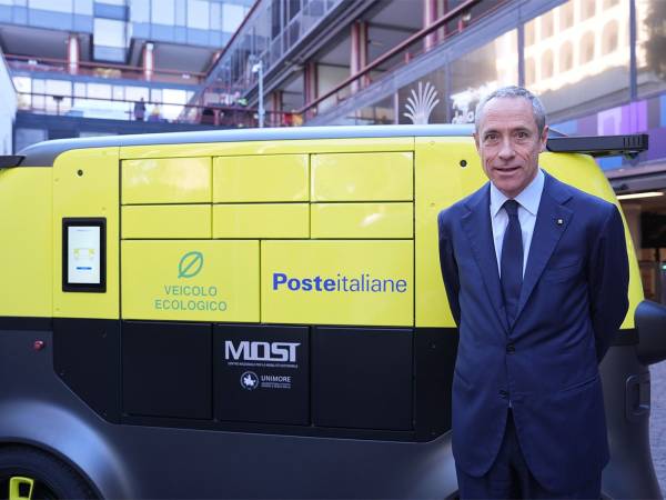 POSTE ITALIANE: IL FUTURO DEL RECAPITO URBANO ARRIVA CON BOXI, POSTINO-ROBOT AUTONOMO