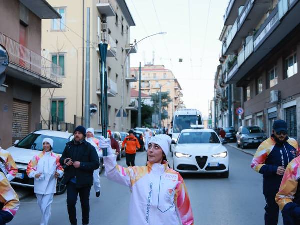 Milano-Cortina 2026, acceso a Pescara il braciere della Fiamma Olimpica
