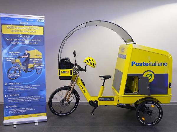 NUOVI PROTOTIPI DI CARGO E-BIKE PER CONSEGNARE PACCHI NEI CENTRI STORICI DELLE CITTÀ