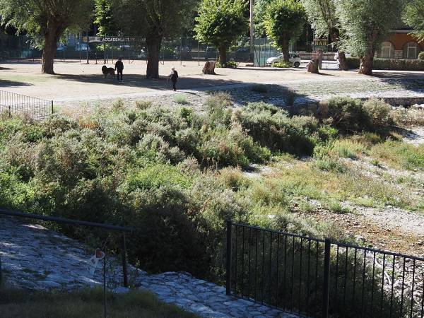 Un “turismo cafone” e un’amministrazione comunale, a dir poco, “disattenta”