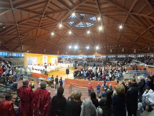 La Chiesa di Sulmona-Valva abbraccia l’Eucaristia: concluso il Congresso Diocesano indetto dal Vescovo Michele Fusco